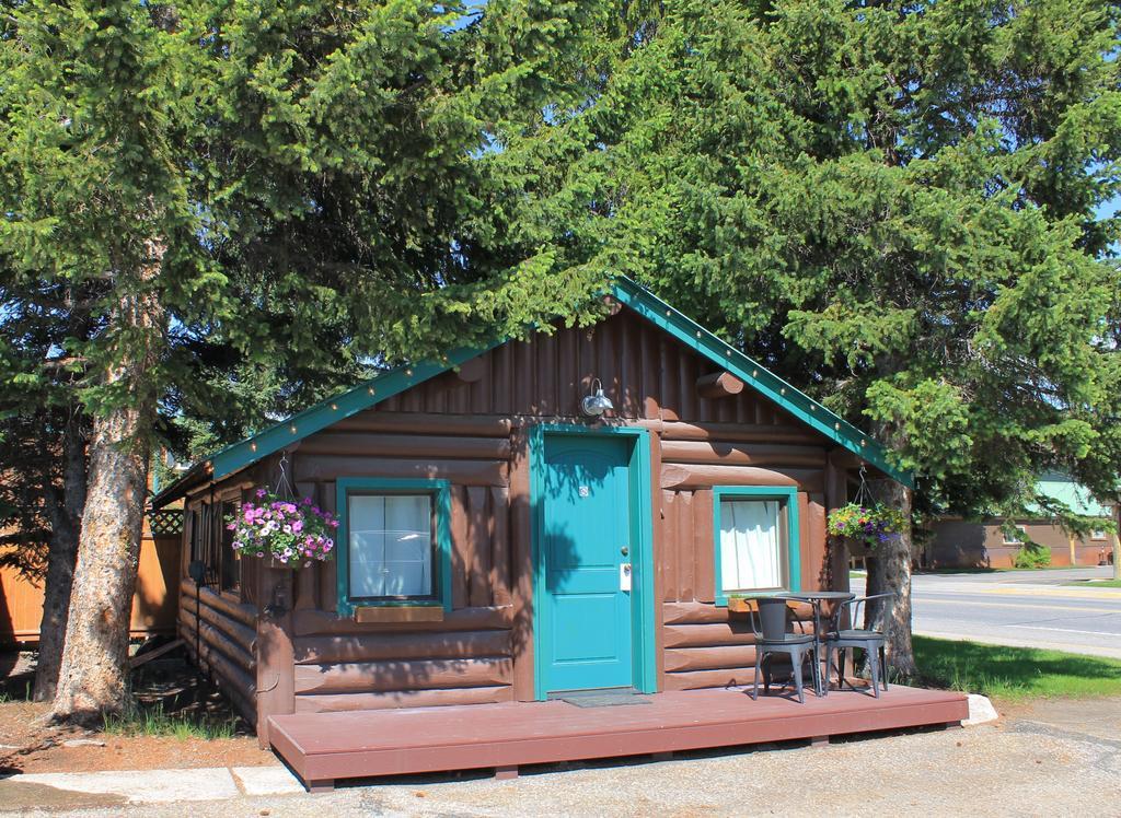 Moose Creek Cabins Motel West Yellowstone Exterior photo