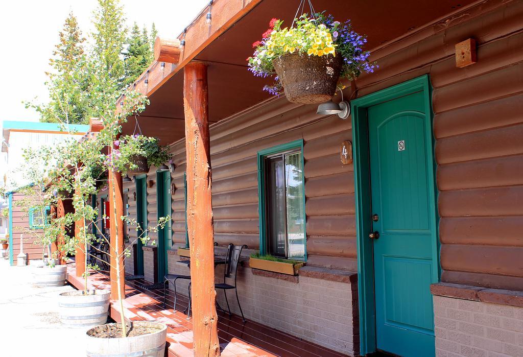 Moose Creek Cabins Motel West Yellowstone Exterior photo